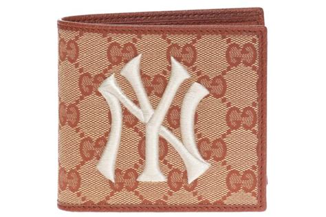 gucci wallet yankees|Gucci x MLB New York Yankees Patch GG Wallet Beige/Brick .